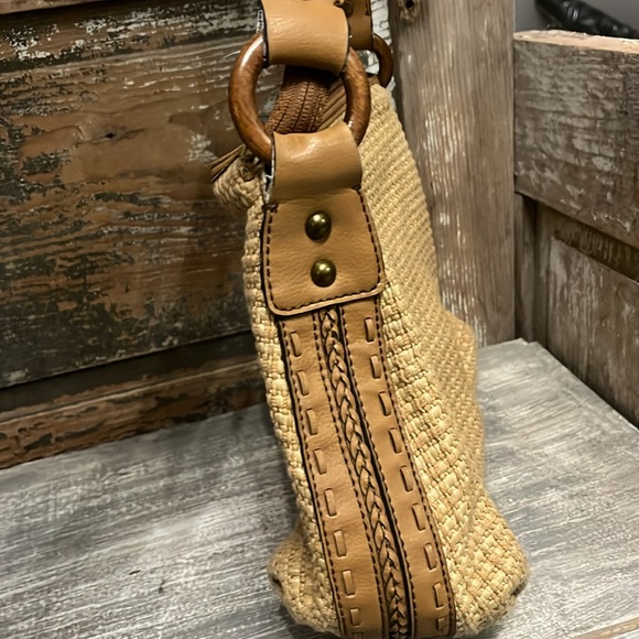 Fossil Woven Shoulder Bag
Purse Beige Leather Trim
Striped Lining - Picture 3 of 12